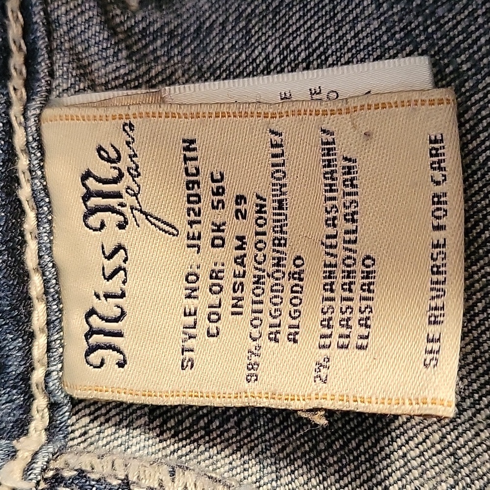 Distressed Miss Me jeans - Picture 7 of 9